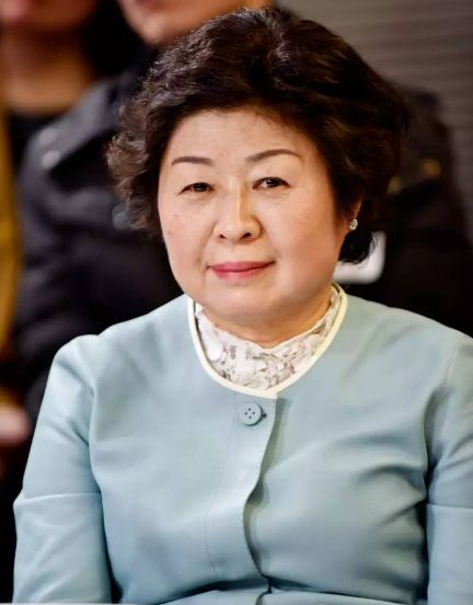 从基层到上市：钟睒睒的商业传奇_从基层到上市：钟睒睒的商业传奇_从基层到上市：钟睒睒的商业传奇