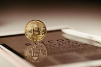虚拟货币交易价格波动原因解析：供求关系、新闻事件与投机行为的影响