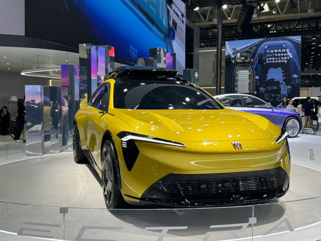 汽车与时尚：车展上的潮流元素_时尚汽车海报_热门汽车展