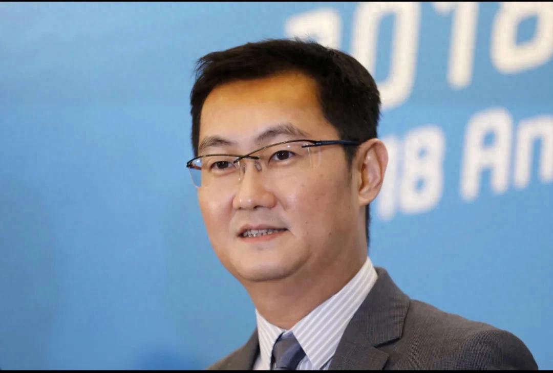 马化腾创业史：从扮女客服到亿万用户，揭秘QQ逆袭背后的生死时刻
